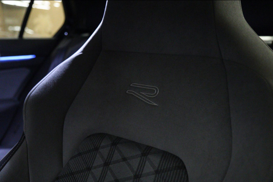 Volkswagen Golf 1.5 eTSI R-Line 150 PK BLACKSTYLE/PANO/CARPLAY/ACC/LANEASSIST/VOL