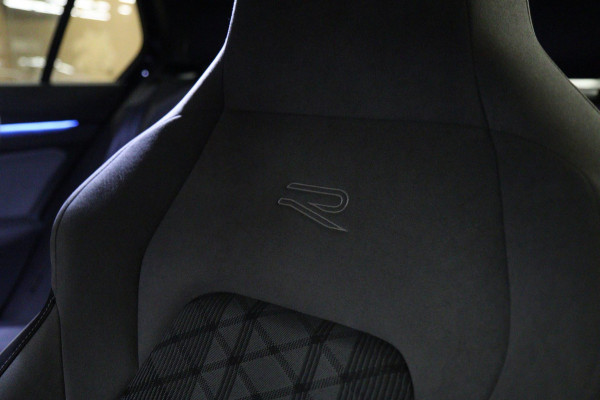 Volkswagen Golf 1.5 eTSI R-Line 150 PK BLACKSTYLE/PANO/CARPLAY/ACC/LANEASSIST/VOL