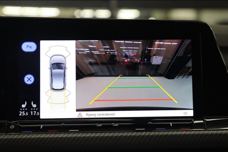 Volkswagen Golf 1.5 eTSI R-Line 150 PK BLACKSTYLE/PANO/CARPLAY/ACC/LANEASSIST/VOL