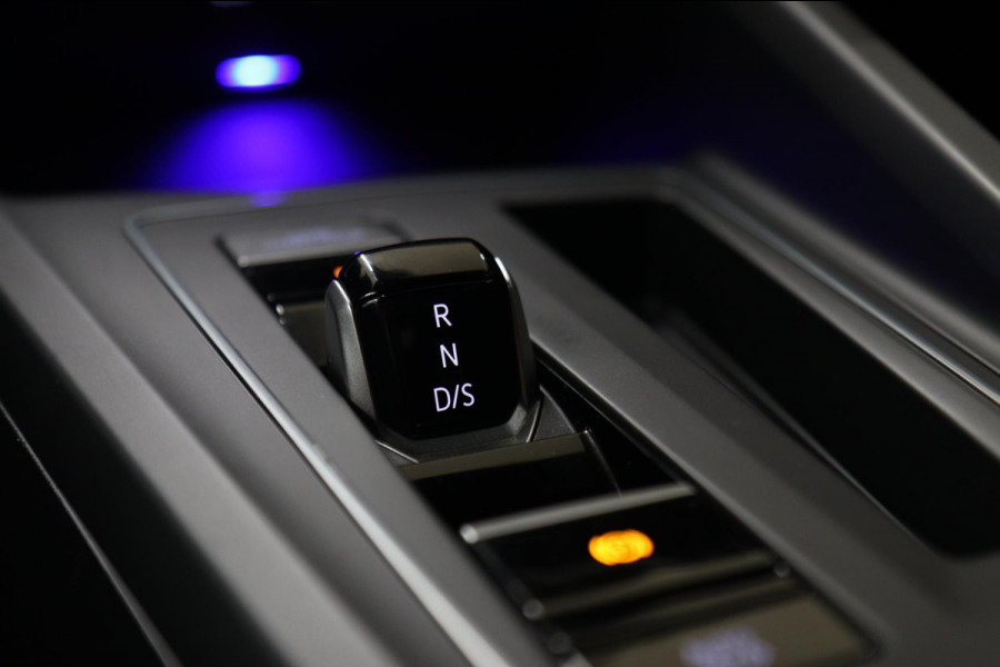 Volkswagen Golf 1.5 eTSI R-Line 150 PK BLACKSTYLE/PANO/CARPLAY/ACC/LANEASSIST/VOL