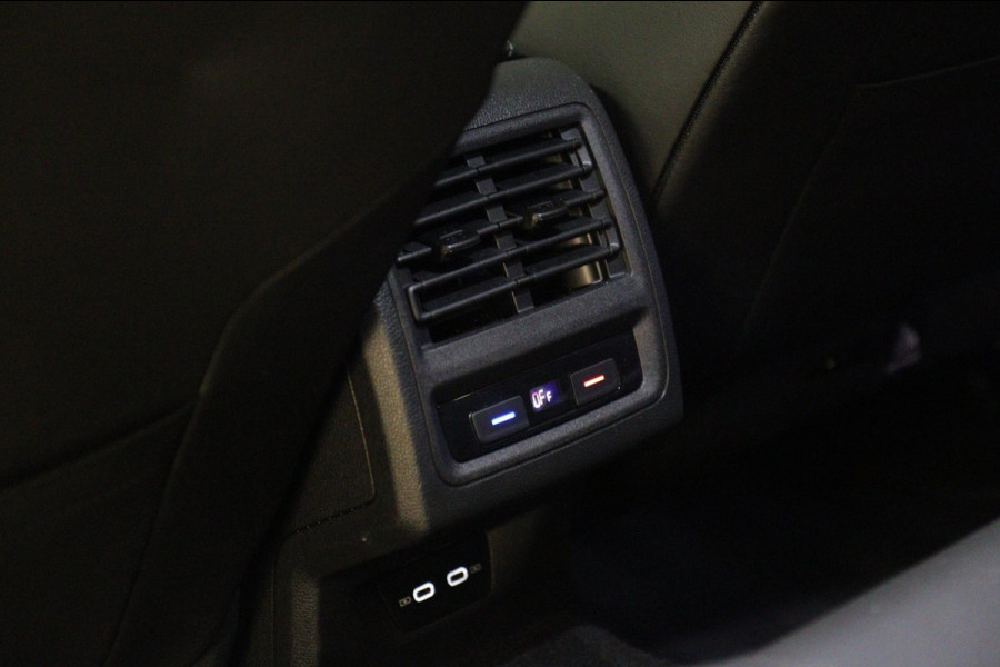 Volkswagen Golf 1.5 eTSI R-Line 150 PK BLACKSTYLE/PANO/CARPLAY/ACC/LANEASSIST/VOL