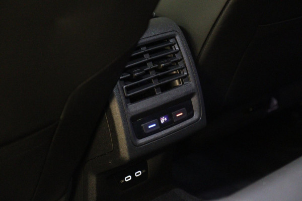 Volkswagen Golf 1.5 eTSI R-Line 150 PK BLACKSTYLE/PANO/CARPLAY/ACC/LANEASSIST/VOL