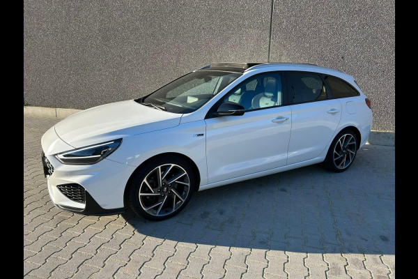 Hyundai i30 1.5 T-GDi MHEV N-Line Sky | AUTOMAAT | TREKHAAK | PANO | A.CAMERA | STOEL/STUURVERWARMING | APK T/M 23-9-2027 | TOPPER