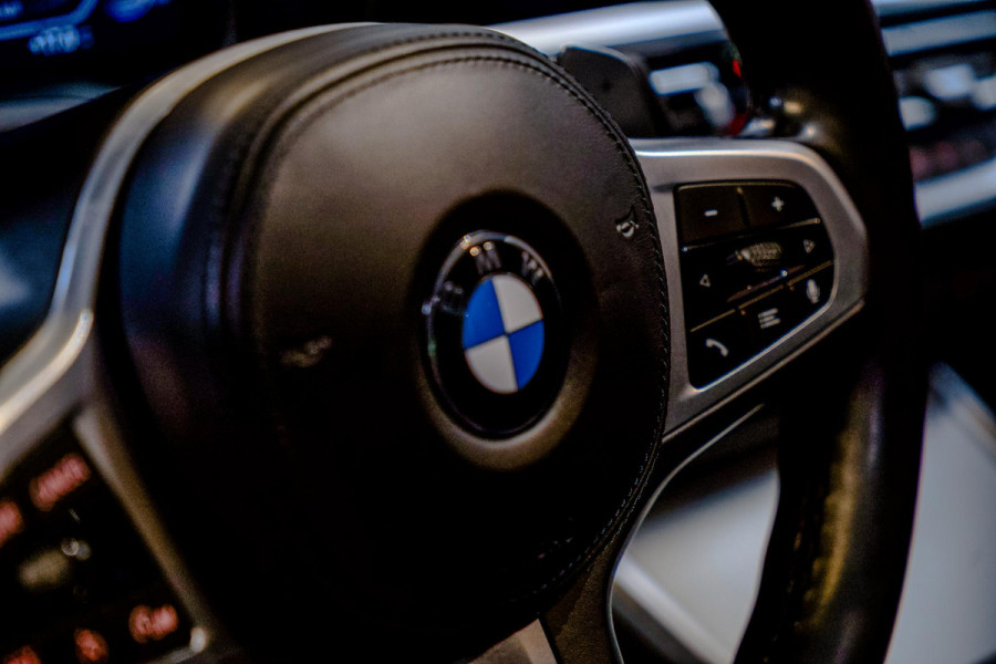 BMW 3-serie 330i High Executive M-Sport|Schuifdak|Laser|Elektr.Stoelen|