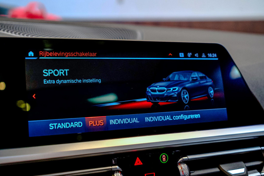 BMW 3-serie 330i High Executive M-Sport|Schuifdak|Laser|Elektr.Stoelen|