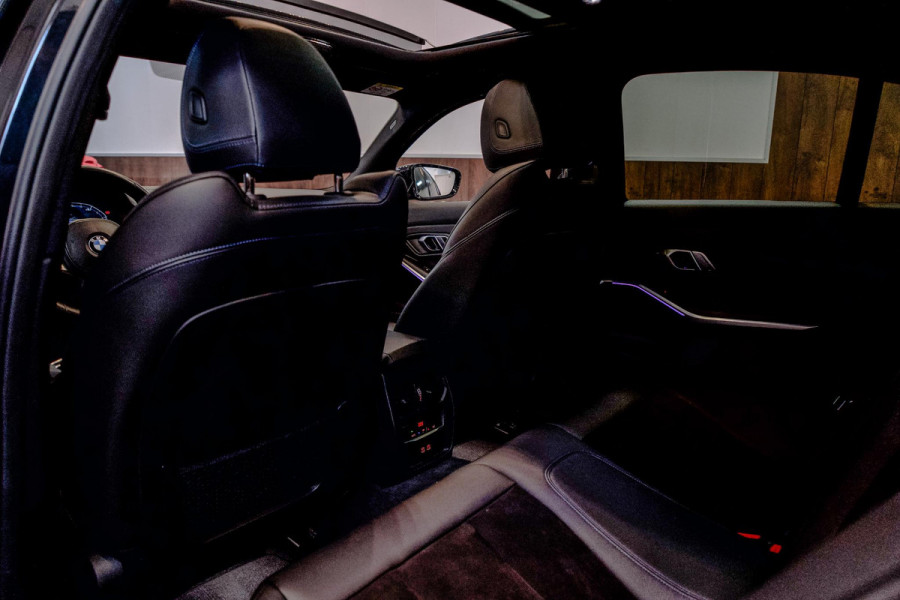 BMW 3-serie 330i High Executive M-Sport|Schuifdak|Laser|Elektr.Stoelen|