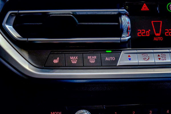 BMW 3-serie 330i High Executive M-Sport|Schuifdak|Laser|Elektr.Stoelen|