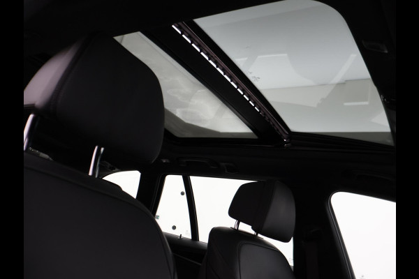 BMW 5 Serie Touring 520i HE LUXURY + PANORAMA | HEAD-UP | LIVE COCKPIT | 1e EIGENAAR | SFEERVERLICHTING | LEDER