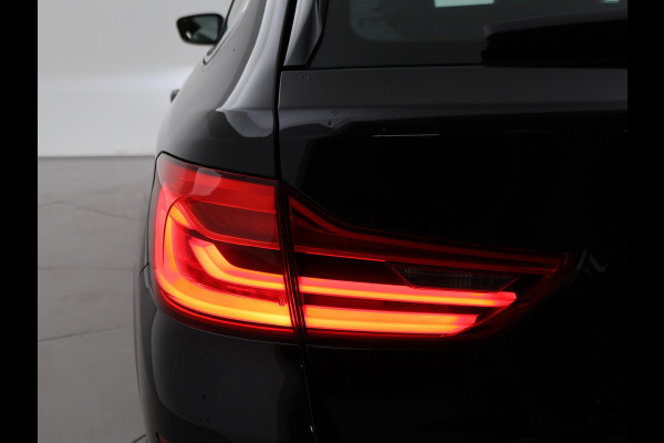 BMW 5 Serie Touring 520i HE LUXURY + PANORAMA | HEAD-UP | LIVE COCKPIT | 1e EIGENAAR | SFEERVERLICHTING | LEDER