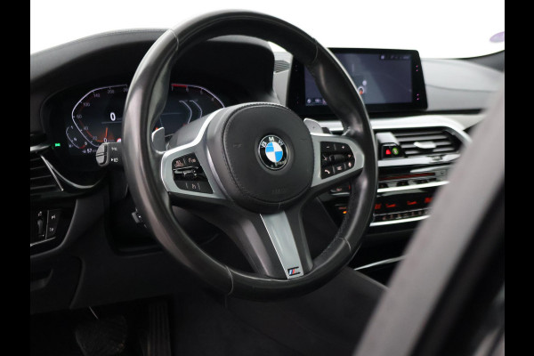 BMW 5 Serie Touring 520i HE LUXURY + PANORAMA | HEAD-UP | LIVE COCKPIT | 1e EIGENAAR | SFEERVERLICHTING | LEDER