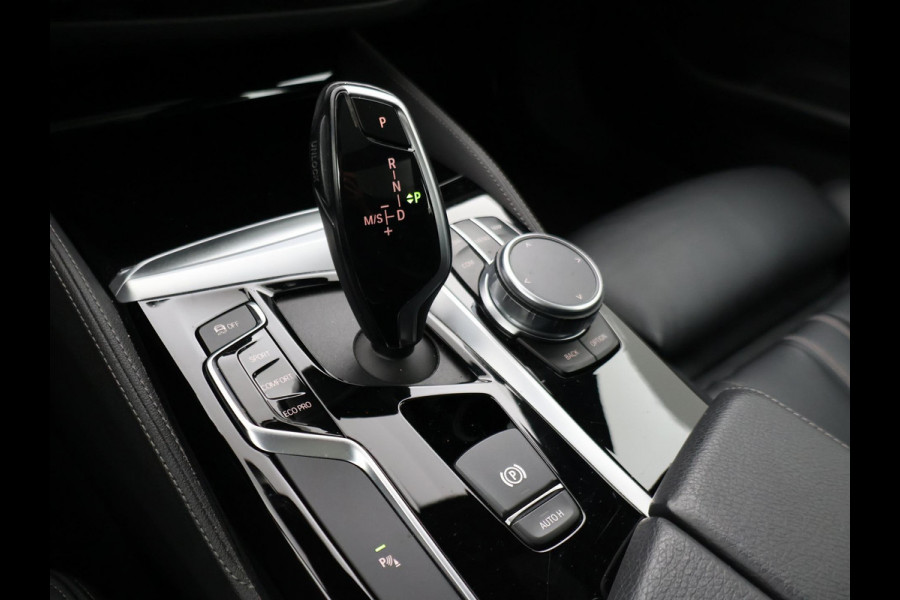 BMW 5 Serie Touring 520i HE LUXURY + PANORAMA | HEAD-UP | LIVE COCKPIT | 1e EIGENAAR | SFEERVERLICHTING | LEDER