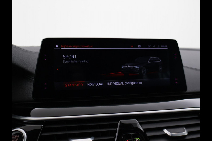 BMW 5 Serie Touring 520i HE LUXURY + PANORAMA | HEAD-UP | LIVE COCKPIT | 1e EIGENAAR | SFEERVERLICHTING | LEDER