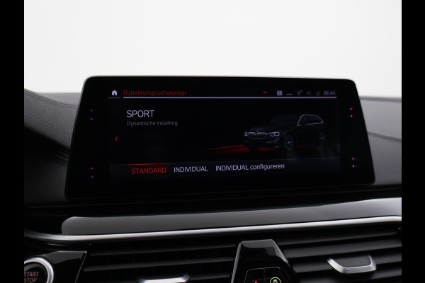 BMW 5 Serie Touring 520i HE LUXURY + PANORAMA | HEAD-UP | LIVE COCKPIT | 1e EIGENAAR | SFEERVERLICHTING | LEDER