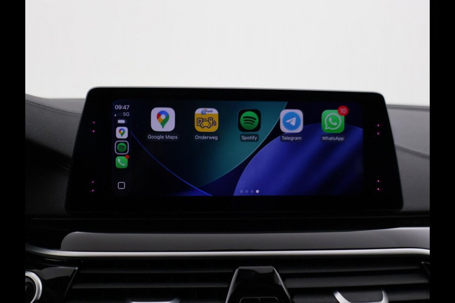 BMW 5 Serie Touring 520i HE LUXURY + PANORAMA | HEAD-UP | LIVE COCKPIT | 1e EIGENAAR | SFEERVERLICHTING | LEDER