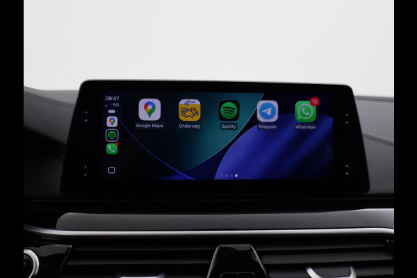 BMW 5 Serie Touring 520i HE LUXURY + PANORAMA | HEAD-UP | LIVE COCKPIT | 1e EIGENAAR | SFEERVERLICHTING | LEDER