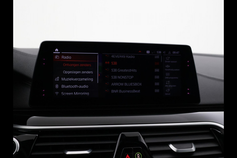 BMW 5 Serie Touring 520i HE LUXURY + PANORAMA | HEAD-UP | LIVE COCKPIT | 1e EIGENAAR | SFEERVERLICHTING | LEDER