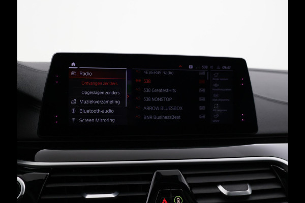 BMW 5 Serie Touring 520i HE LUXURY + PANORAMA | HEAD-UP | LIVE COCKPIT | 1e EIGENAAR | SFEERVERLICHTING | LEDER