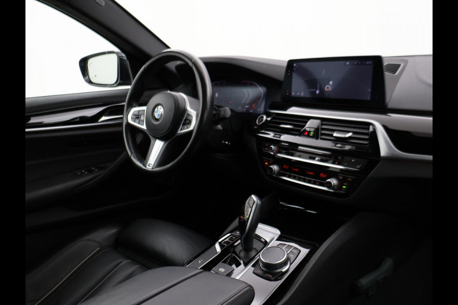 BMW 5 Serie Touring 520i HE LUXURY + PANORAMA | HEAD-UP | LIVE COCKPIT | 1e EIGENAAR | SFEERVERLICHTING | LEDER