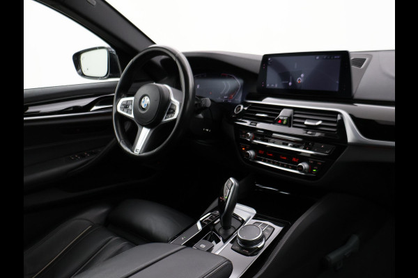 BMW 5 Serie Touring 520i HE LUXURY + PANORAMA | HEAD-UP | LIVE COCKPIT | 1e EIGENAAR | SFEERVERLICHTING | LEDER