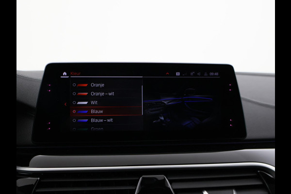 BMW 5 Serie Touring 520i HE LUXURY + PANORAMA | HEAD-UP | LIVE COCKPIT | 1e EIGENAAR | SFEERVERLICHTING | LEDER