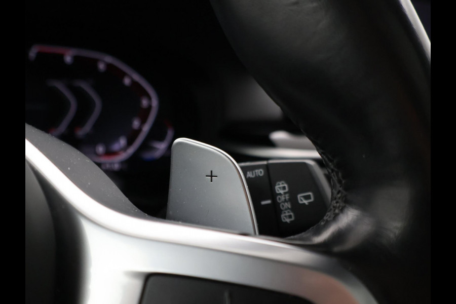 BMW 5 Serie Touring 520i HE LUXURY + PANORAMA | HEAD-UP | LIVE COCKPIT | 1e EIGENAAR | SFEERVERLICHTING | LEDER