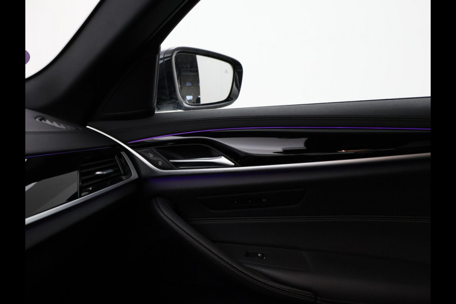 BMW 5 Serie Touring 520i HE LUXURY + PANORAMA | HEAD-UP | LIVE COCKPIT | 1e EIGENAAR | SFEERVERLICHTING | LEDER