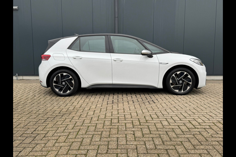 Volkswagen ID.3 First 58 kWh * Steunhaak * Navigatie * Parkeersensoren * Adaptieve Cruise *