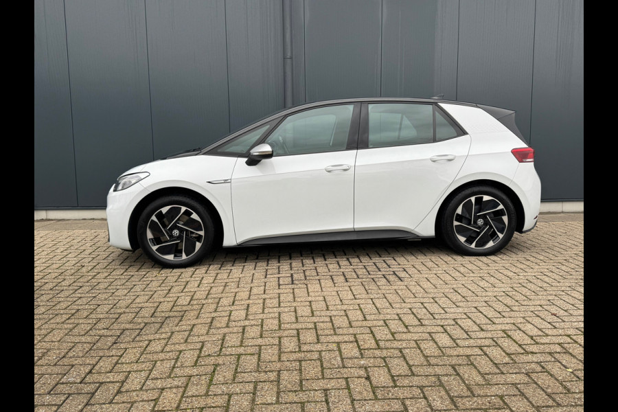 Volkswagen ID.3 First 58 kWh * Steunhaak * Navigatie * Parkeersensoren * Adaptieve Cruise *