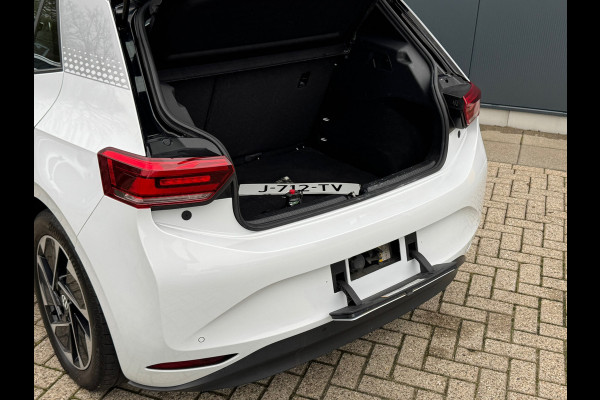 Volkswagen ID.3 First 58 kWh * Steunhaak * Navigatie * Parkeersensoren * Adaptieve Cruise *