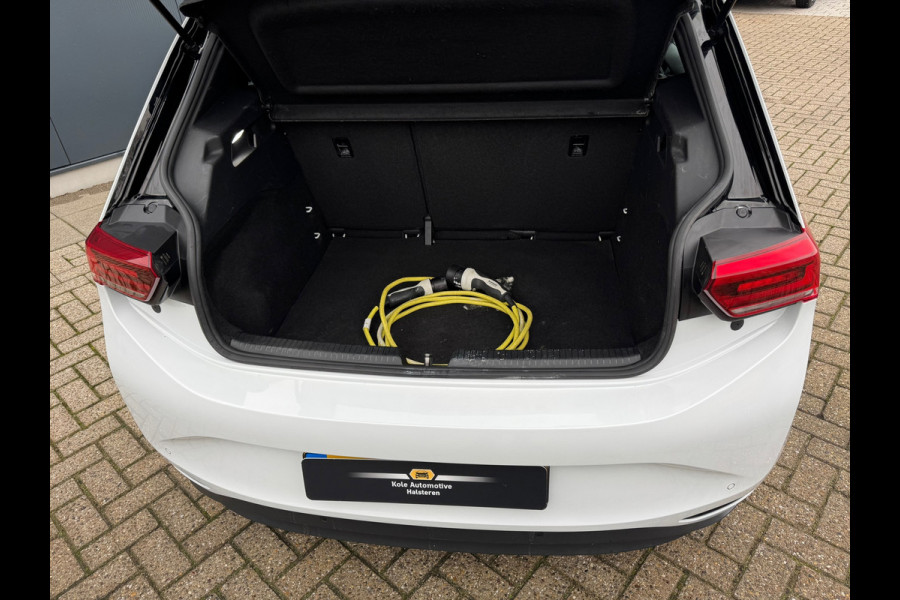 Volkswagen ID.3 First 58 kWh * Steunhaak * Navigatie * Parkeersensoren * Adaptieve Cruise *