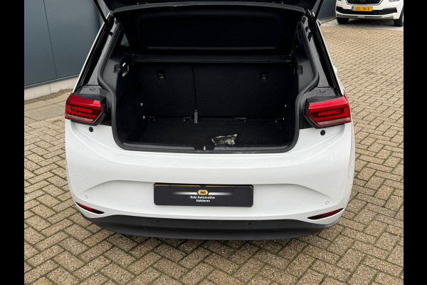 Volkswagen ID.3 First 58 kWh * Steunhaak * Navigatie * Parkeersensoren * Adaptieve Cruise *