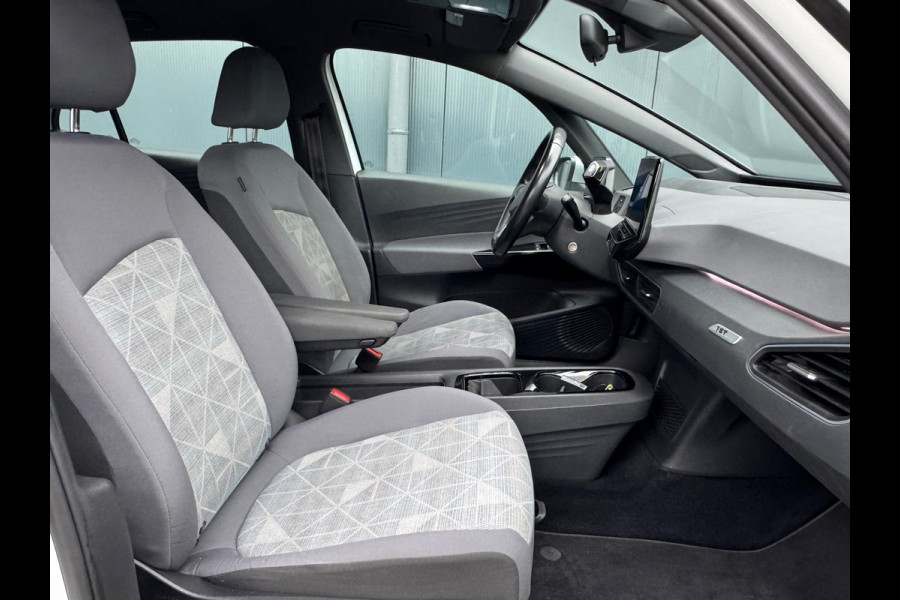 Volkswagen ID.3 First 58 kWh * Steunhaak * Navigatie * Parkeersensoren * Adaptieve Cruise *