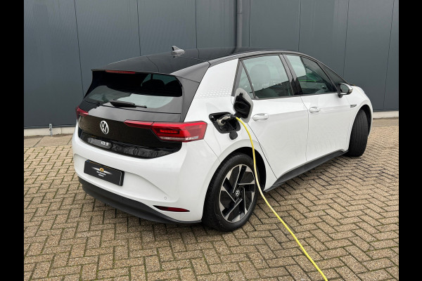 Volkswagen ID.3 First 58 kWh * Steunhaak * Navigatie * Parkeersensoren * Adaptieve Cruise *