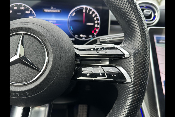 Mercedes-Benz C-Klasse 300 e AMG Line VAN: €45.900,- VOOR: €42.877,- UW EINDEJAARSVOORDEEL: €3.023,- SUPER COMPLEET| PANO| ELEK. TREKHAAK. | ELEK. ACHTERKLEP| ELEK. STOELEN| ADAPTIVE CRUISE|