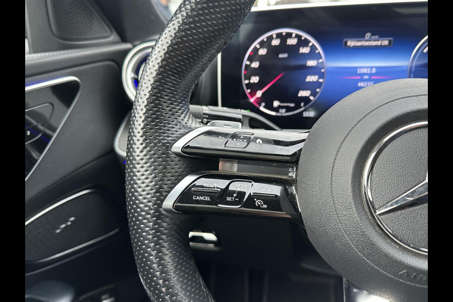 Mercedes-Benz C-Klasse 300 e AMG Line VAN: €45.900,- VOOR: €42.877,- UW EINDEJAARSVOORDEEL: €3.023,- SUPER COMPLEET| PANO| ELEK. TREKHAAK. | ELEK. ACHTERKLEP| ELEK. STOELEN| ADAPTIVE CRUISE|