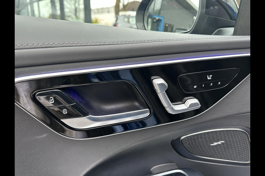 Mercedes-Benz C-Klasse 300 e AMG Line VAN: €45.900,- VOOR: €42.877,- UW EINDEJAARSVOORDEEL: €3.023,- SUPER COMPLEET| PANO| ELEK. TREKHAAK. | ELEK. ACHTERKLEP| ELEK. STOELEN| ADAPTIVE CRUISE|