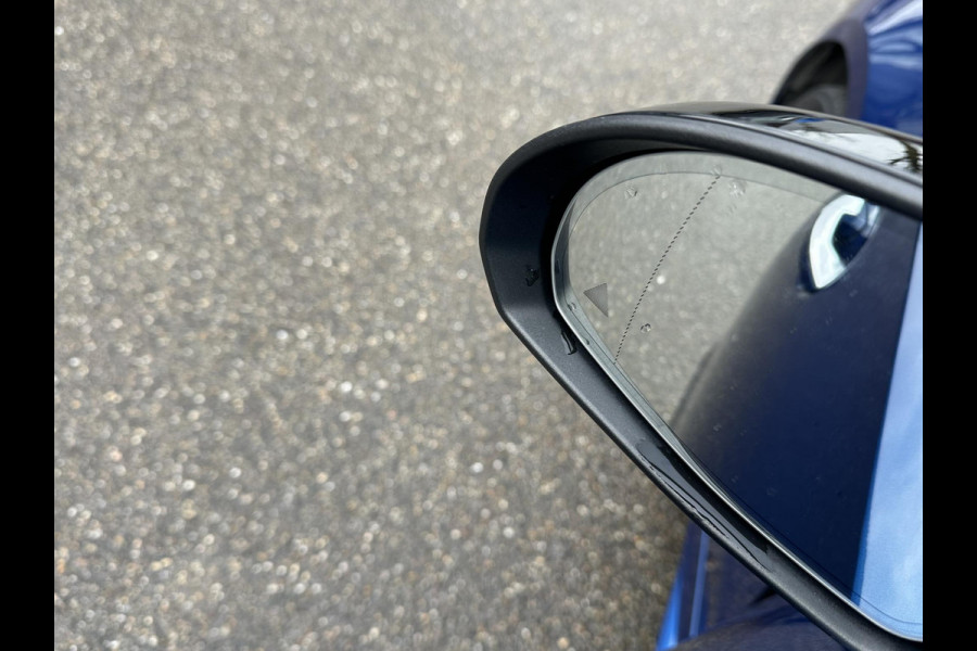 Mercedes-Benz C-Klasse 300 e AMG Line VAN: €45.900,- VOOR: €42.877,- UW EINDEJAARSVOORDEEL: €3.023,- SUPER COMPLEET| PANO| ELEK. TREKHAAK. | ELEK. ACHTERKLEP| ELEK. STOELEN| ADAPTIVE CRUISE|