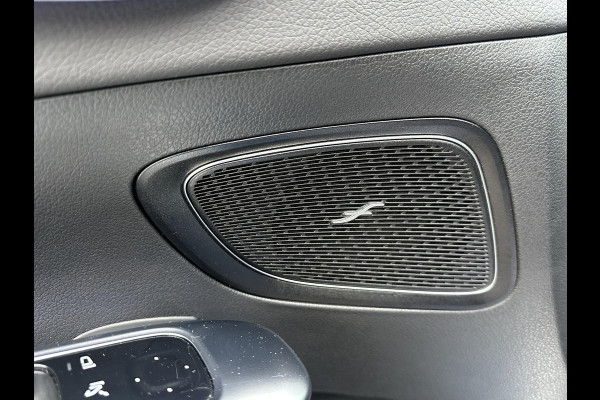 Mercedes-Benz C-Klasse 300 e AMG Line VAN: €45.900,- VOOR: €42.877,- UW EINDEJAARSVOORDEEL: €3.023,- SUPER COMPLEET| PANO| ELEK. TREKHAAK. | ELEK. ACHTERKLEP| ELEK. STOELEN| ADAPTIVE CRUISE|