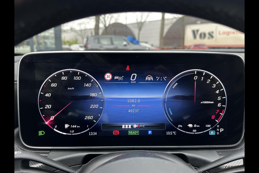 Mercedes-Benz C-Klasse 300 e AMG Line VAN: €45.900,- VOOR: €42.877,- UW EINDEJAARSVOORDEEL: €3.023,- SUPER COMPLEET| PANO| ELEK. TREKHAAK. | ELEK. ACHTERKLEP| ELEK. STOELEN| ADAPTIVE CRUISE|