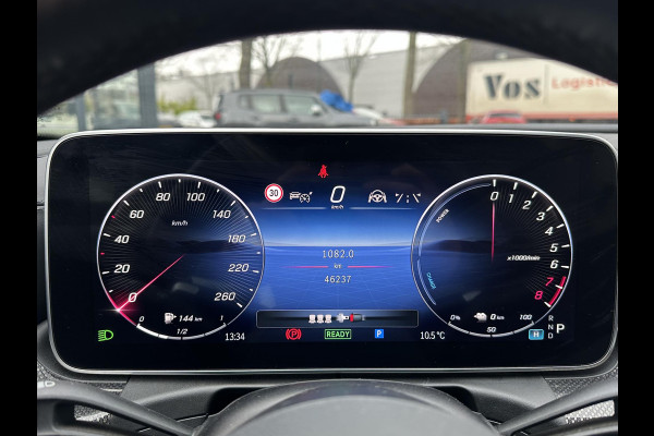 Mercedes-Benz C-Klasse 300 e AMG Line VAN: €45.900,- VOOR: €42.877,- UW EINDEJAARSVOORDEEL: €3.023,- SUPER COMPLEET| PANO| ELEK. TREKHAAK. | ELEK. ACHTERKLEP| ELEK. STOELEN| ADAPTIVE CRUISE|