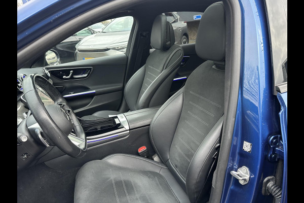 Mercedes-Benz C-Klasse 300 e AMG Line VAN: €45.900,- VOOR: €42.877,- UW EINDEJAARSVOORDEEL: €3.023,- SUPER COMPLEET| PANO| ELEK. TREKHAAK. | ELEK. ACHTERKLEP| ELEK. STOELEN| ADAPTIVE CRUISE|