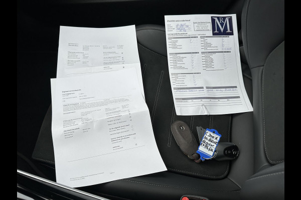 Mercedes-Benz C-Klasse 300 e AMG Line VAN: €45.900,- VOOR: €42.877,- UW EINDEJAARSVOORDEEL: €3.023,- SUPER COMPLEET| PANO| ELEK. TREKHAAK. | ELEK. ACHTERKLEP| ELEK. STOELEN| ADAPTIVE CRUISE|