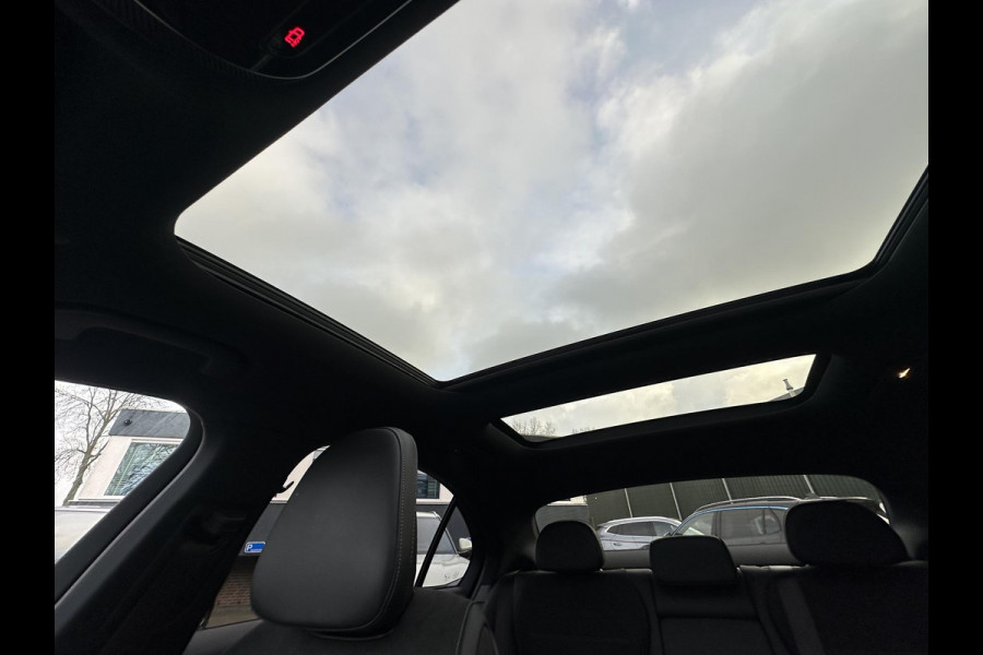 Mercedes-Benz C-Klasse 300 e AMG Line VAN: €45.900,- VOOR: €42.877,- UW EINDEJAARSVOORDEEL: €3.023,- SUPER COMPLEET| PANO| ELEK. TREKHAAK. | ELEK. ACHTERKLEP| ELEK. STOELEN| ADAPTIVE CRUISE|