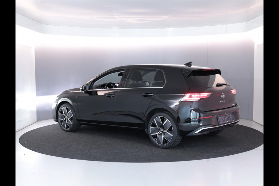 Volkswagen Golf 1.5 eHybrid Style Edition 204PK PHEV | Navigatie | Matrix koplampen | 18"LM velgen | Head up Display |