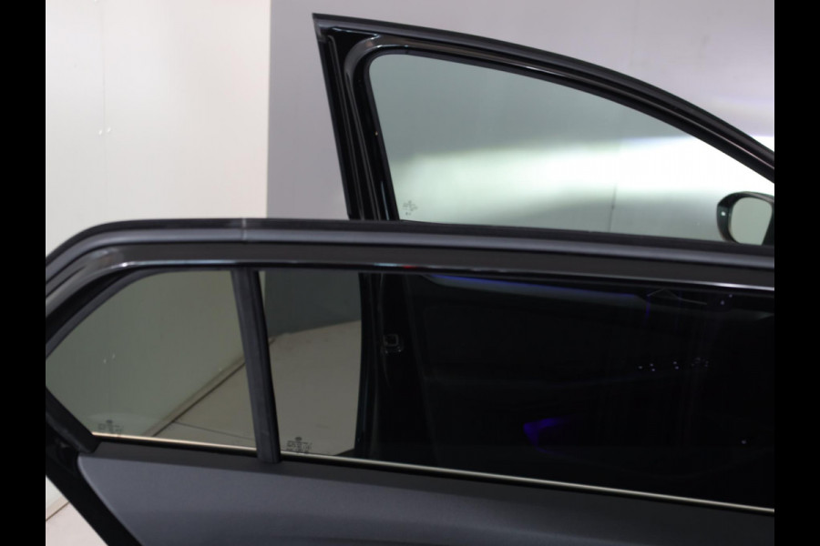 Volkswagen Golf 1.5 eHybrid Style Edition 204PK PHEV | Navigatie | Matrix koplampen | 18"LM velgen | Head up Display |