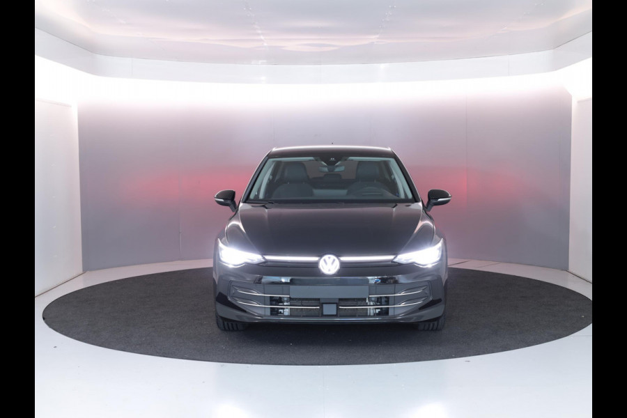 Volkswagen Golf 1.5 eHybrid Style Edition 204PK PHEV | Navigatie | Matrix koplampen | 18"LM velgen | Head up Display |