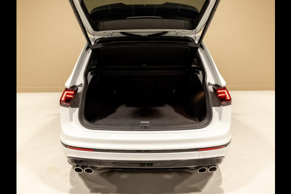 Volkswagen Tiguan 2.0 TSI 4Motion 2x R-Line Blackstyle / 230pk / Panoramadak / Trekhaak / Leder