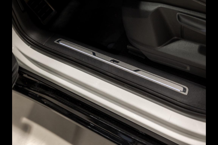 Volkswagen Tiguan 2.0 TSI 4Motion 2x R-Line Blackstyle / 230pk / Panoramadak / Trekhaak / Leder