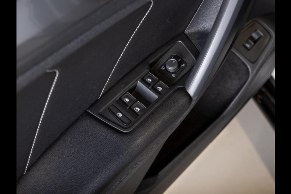 Volkswagen Tiguan 2.0 TSI 4Motion 2x R-Line Blackstyle / 230pk / Panoramadak / Trekhaak / Leder