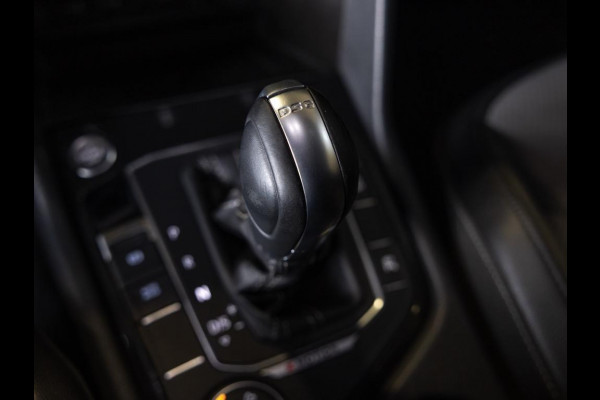 Volkswagen Tiguan 2.0 TSI 4Motion 2x R-Line Blackstyle / 230pk / Panoramadak / Trekhaak / Leder